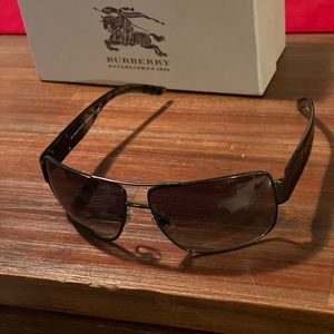 BURBERRY SUNGLASSES BE3040